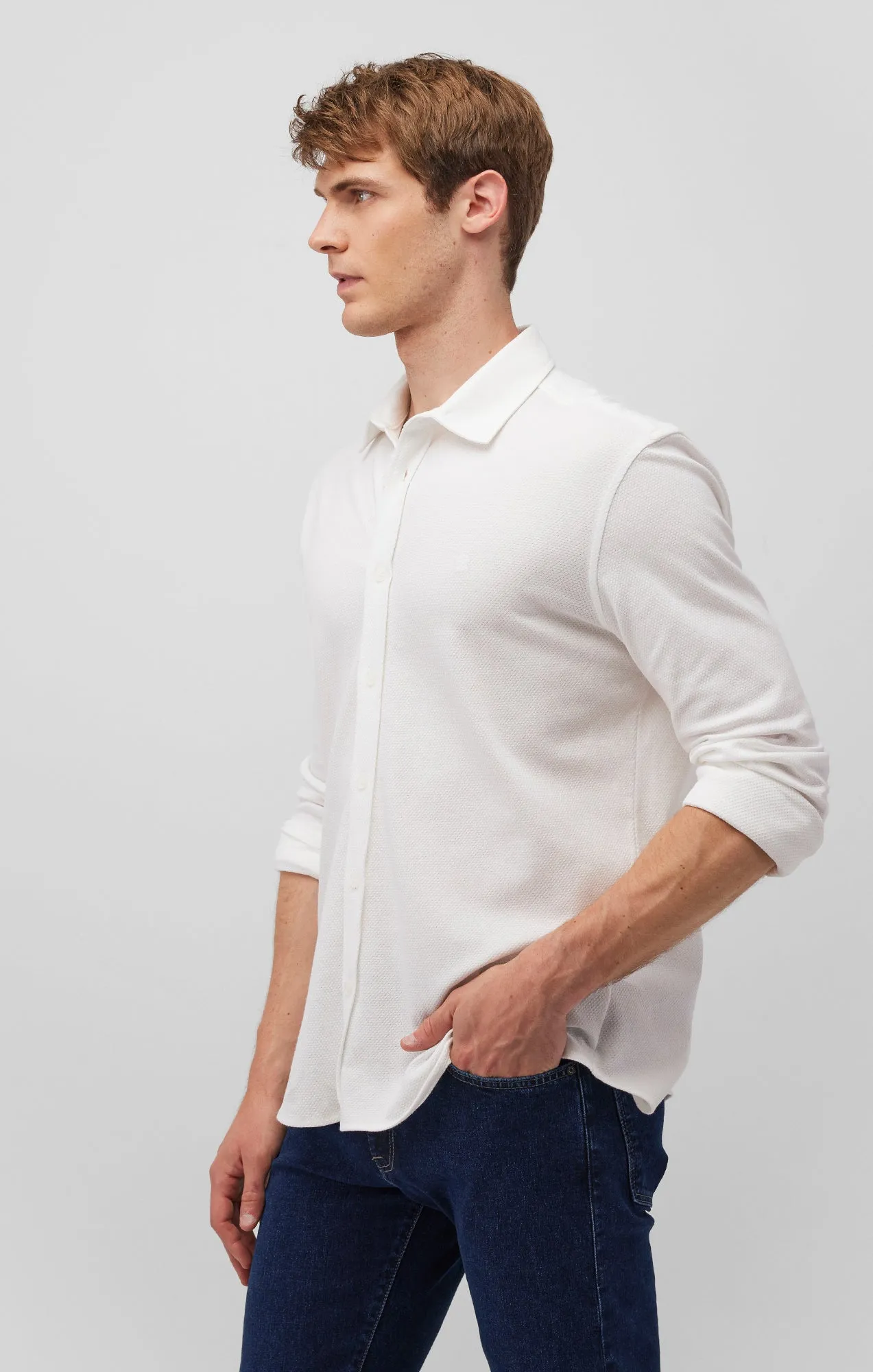 LONG SLEEVE BUTTON-UP SHIRT IN WHITE